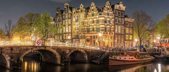 Het echte uitgaan in Amsterdam: de 10 geheime clubs en kroegen die je moet ontdekken